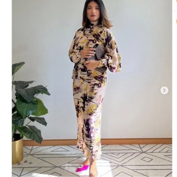 Dresses & Skirts - ZARA DRESS PRINTER MIDI MULTICOLORED